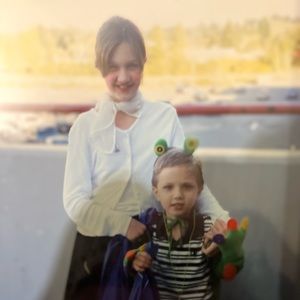 Meet your Posher, Crystal